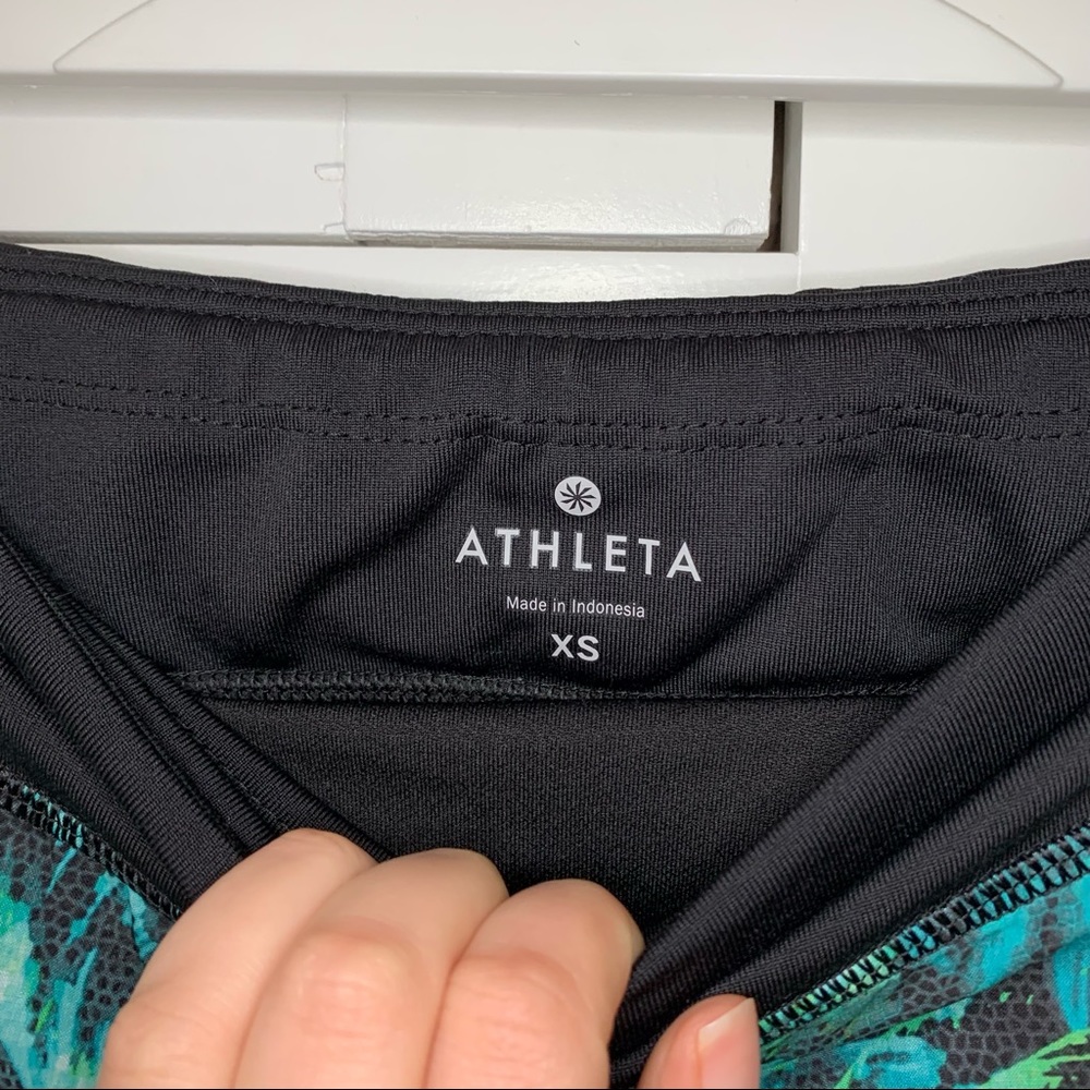 Athleta Green/Black Tropical Running Shorts Size XS - Picture 4 of 7
